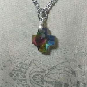 Green glass Swarovski crystal chunky crossnecklace